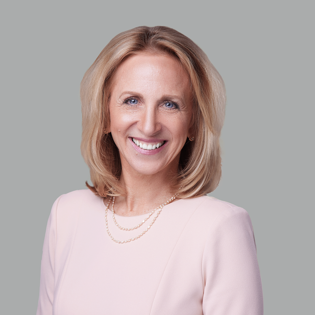 Barbi_Reuter_Tucson_AZ_Headshot_July25.png