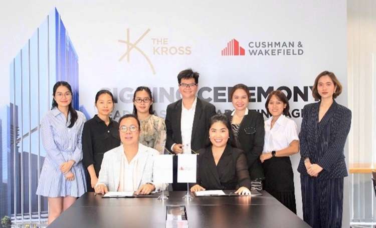 The Kross signing ceremony_groupPic.jpg