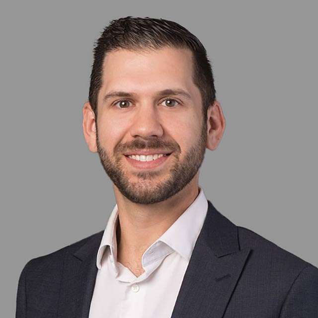 Nik Vallens Headshot.jpg