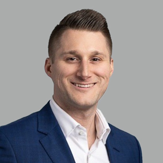 Derek Siadak CW Gray Headshot.jpg