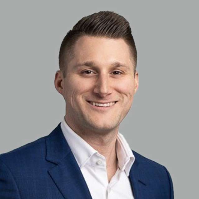 Derek Siadak CW Gray Headshot.jpg