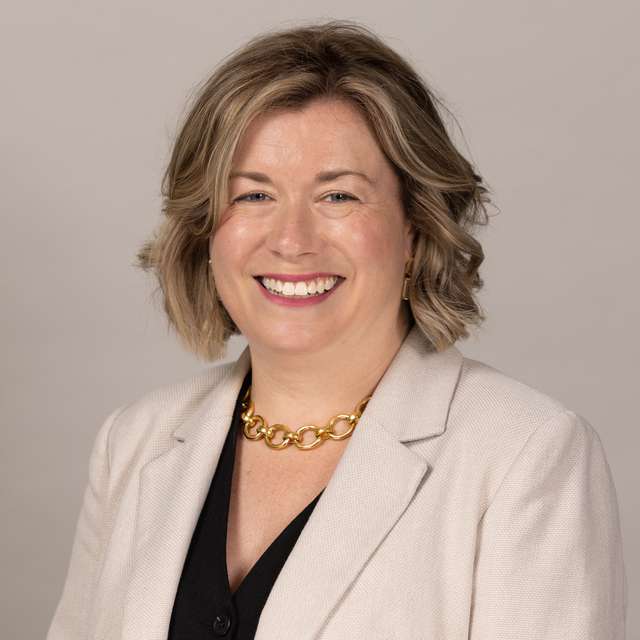 Amy Cooper Headshot.jpg